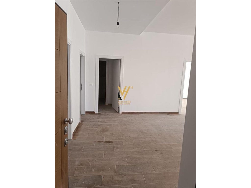 JEPET ZYRE 150 M2 ME QERA NE XHAMLLIK, KOMPLKSI ZIRKON 95.000 LEKE 4