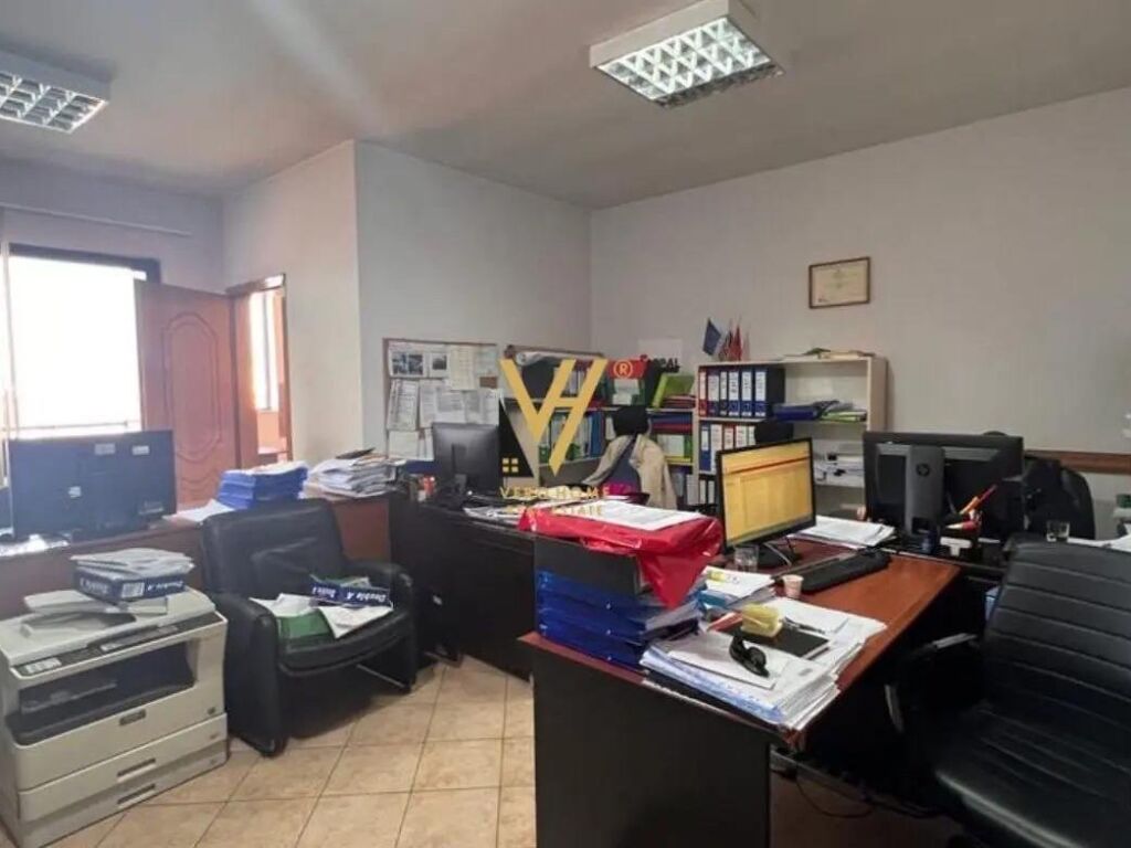 Jepet zyre me qera te Kompleksi Delijorgji 110 m2