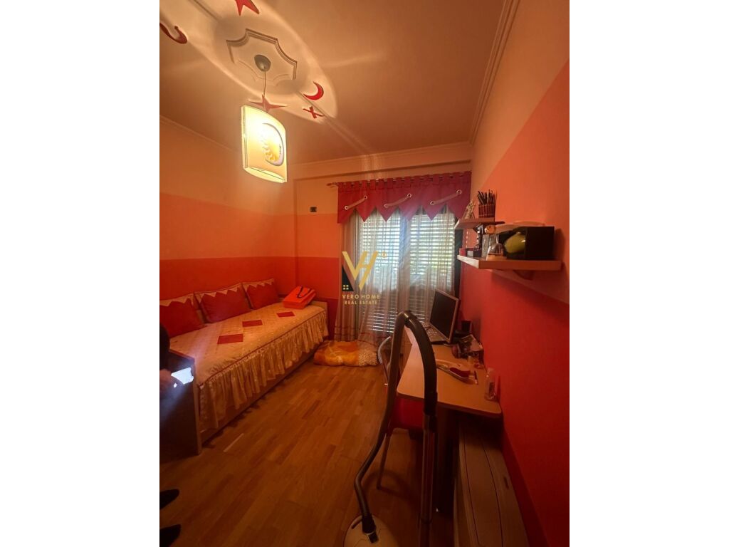 Shitet Apartament 3+1+3+ballkon te Rruga Lidhja e Prizrenit , Bllok 202 m2 3