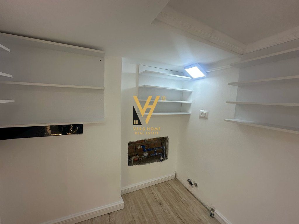 JEPET AMBIENT 40M2 ME QERA NE BLLOK 900 EURO 4