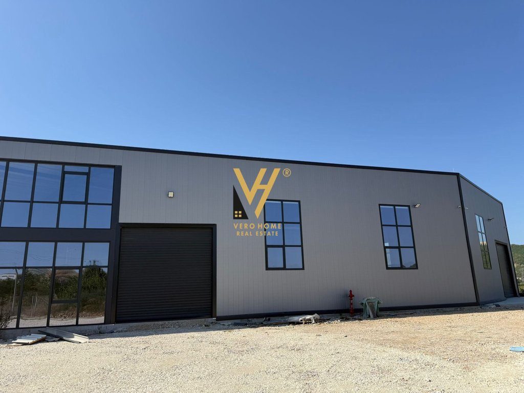 SHITET KAPANON DHE TRUALL 4900 M2 NE VAQARR 1.500.000 EURO