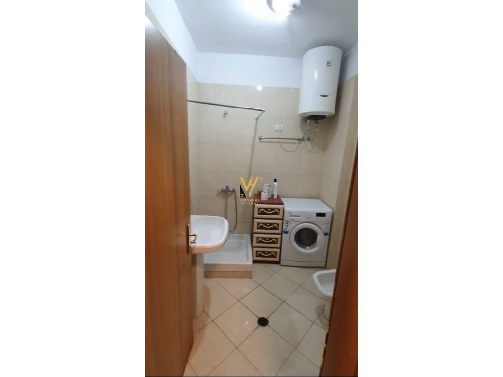 JEPET APARTAMENT 1+1+VERANDE ME QERA TE KOMUNA PARISIT 65.000 LEKE 4