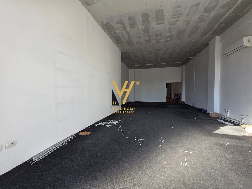 JEPET MAGAZINE 300 M2 ME QIRA TE CASA ITALIA 1.950 EURO 2