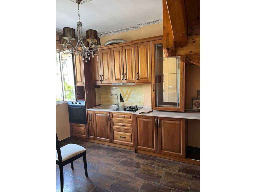 JEPET APARTAMENT 4+1+2 ME QIRA TE TREGU ELEKTRIK 55.000 LEKE 1