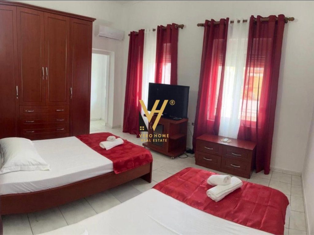 JEPET HYRJE 1+1+BLK VILE ME QERA TE SELVIA 50.000 LEKE 2