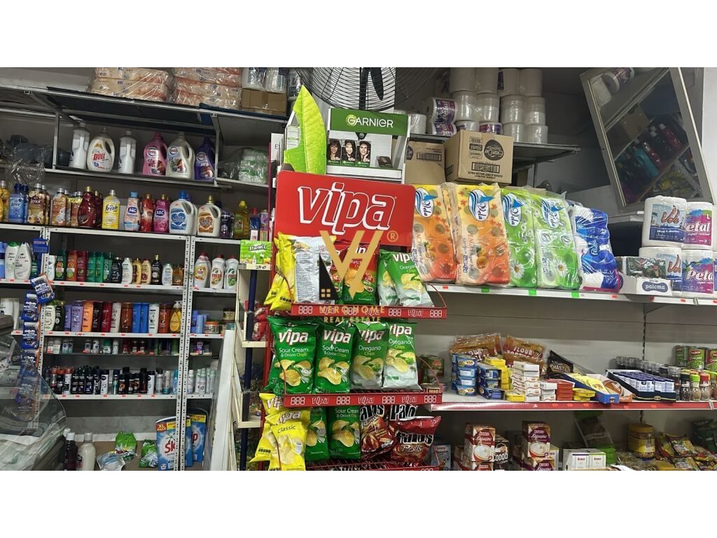 Jepet Dyqan me qera te Varri i Bamit 80 m2 2