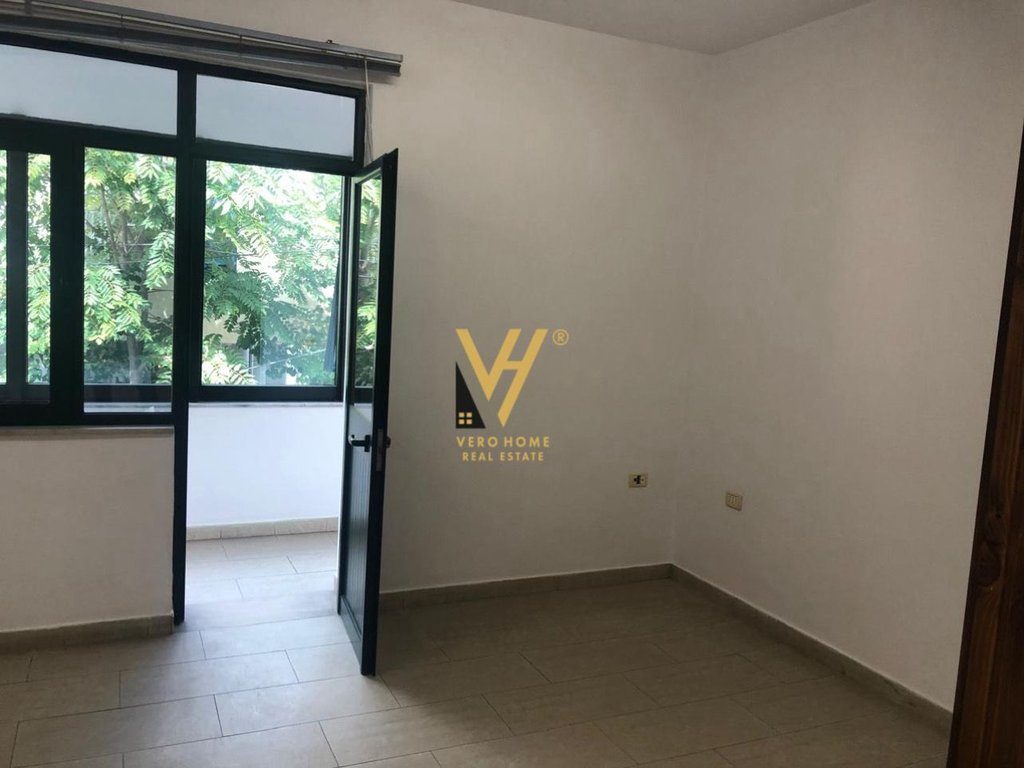 JEPET AMBIENT 230 M2 ME QIRA NE BRRYL 1.500 EURO 2