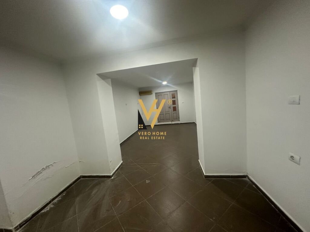 Jepet Dyqan me qera te Stadiumi Dinamo 143 m2 2