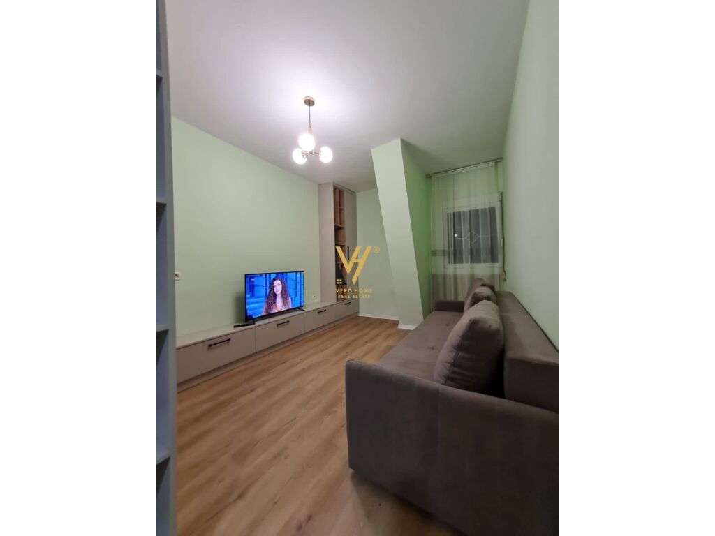 Jepet Apartament 2+1+ballkon me qera te 21 Dhjetori 94 m2 2