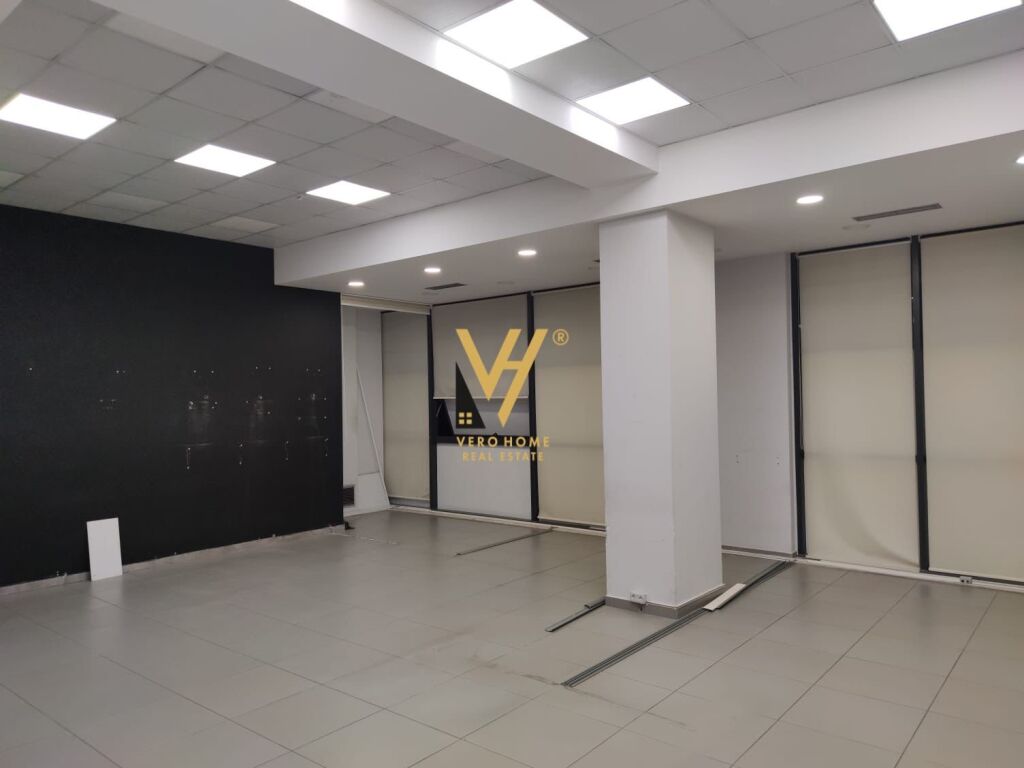 Jepet zyre me qera te Qendra Kristal Center 110 m2