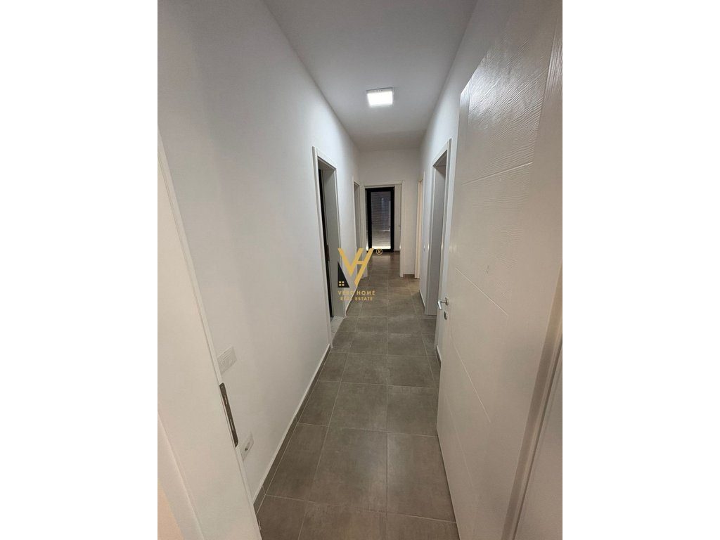 JEPET ZYRE 160 M2 ME QIRA TE LIQENI I THATE 150.000 LEKE 4