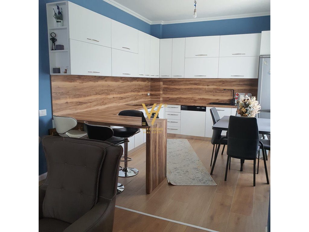 SHITET APARTAMENT 2+1+2 TE XHAMIA, KOPSHTI BOTANIK 300.000 EURO 3