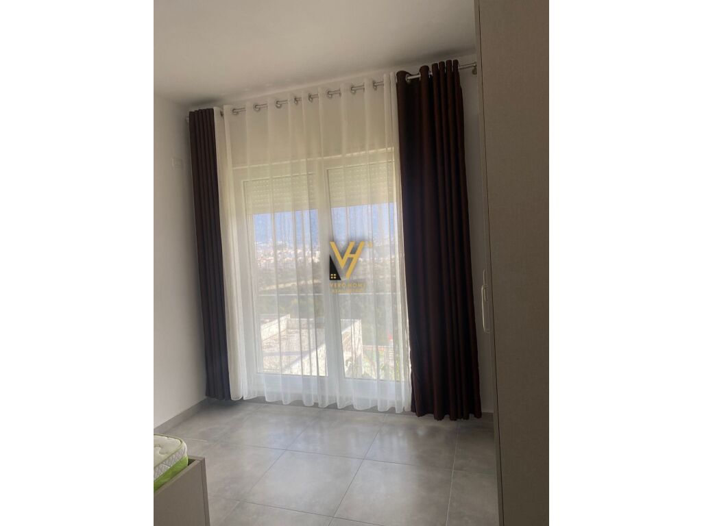 Jepet vile tre katshe me qera te Kodra e Diellit 350 m2 4