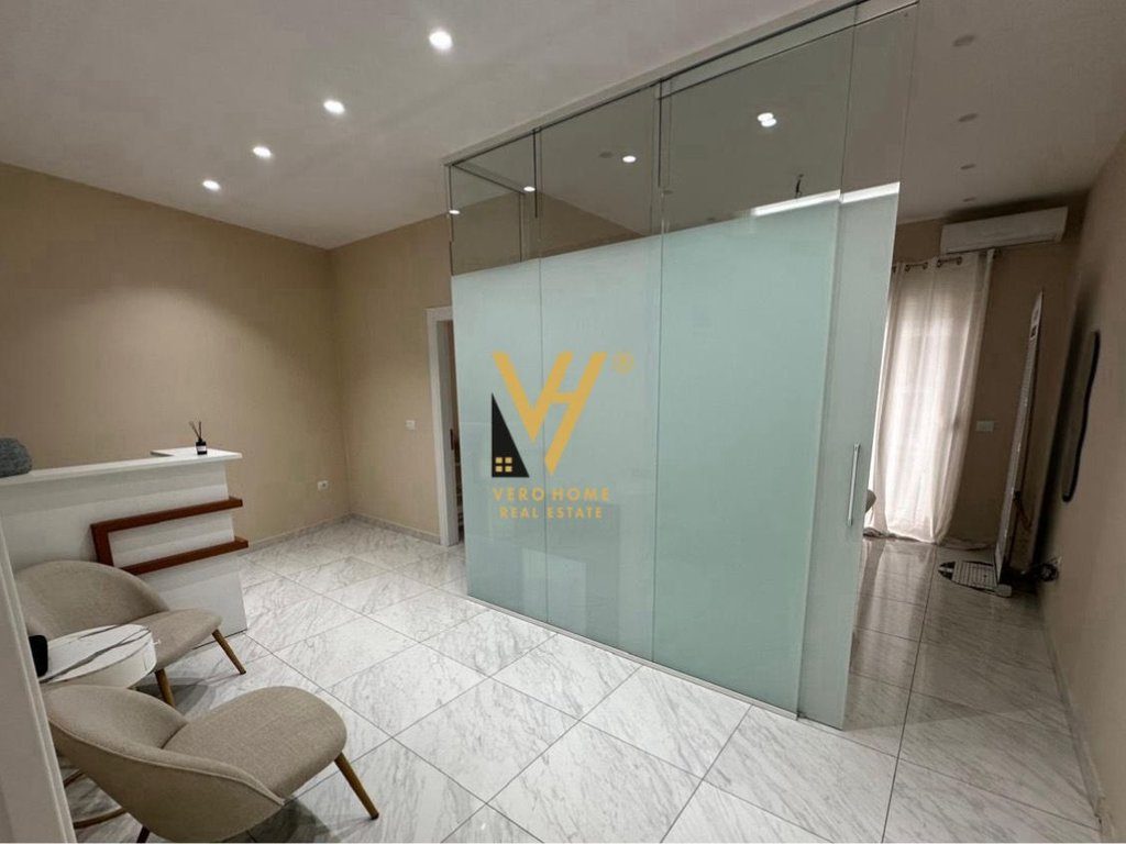 JEPET AMBIENT BIZNESI 70 M2 ME QIRA TE KOMUNA E PARISIT 65.000 LEKE 3