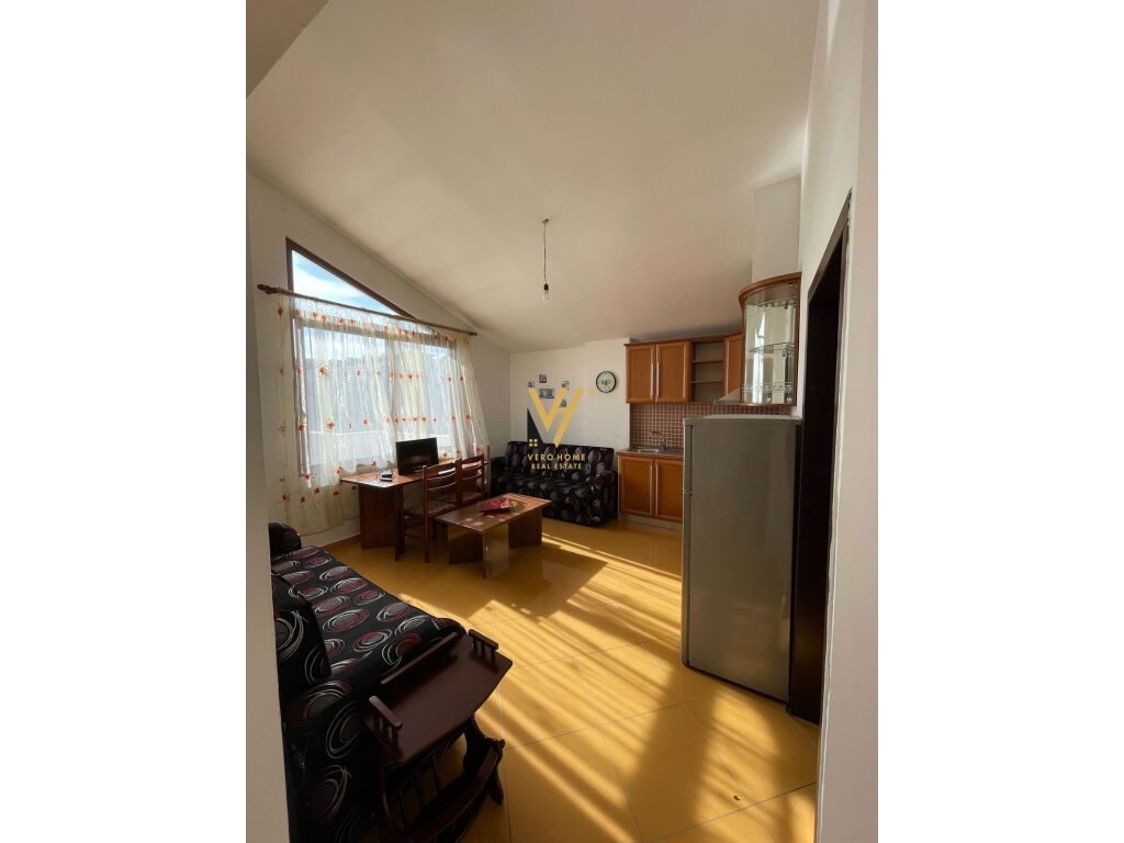 Jepet Apartament 2+1+2+ballkon me qera te Unaza e Re 115 m2