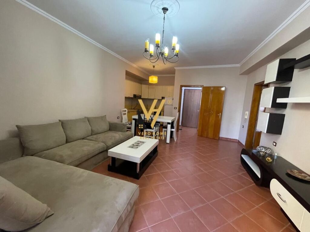Shitet Apartament 2+1+dy ballkon te Komuna e Parisit 100 m2 3