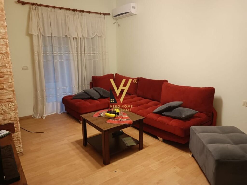 Jepet Apartament 3+1+2 me qera te Blloku 120 m2 2