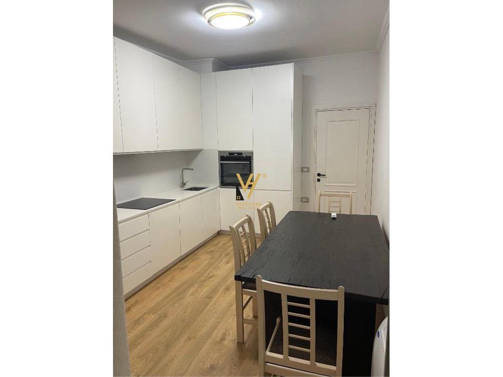 JEPET PENTHOUSE 2+1+VERANDE ME QERA NE BLLOK 1.400 EURO 3