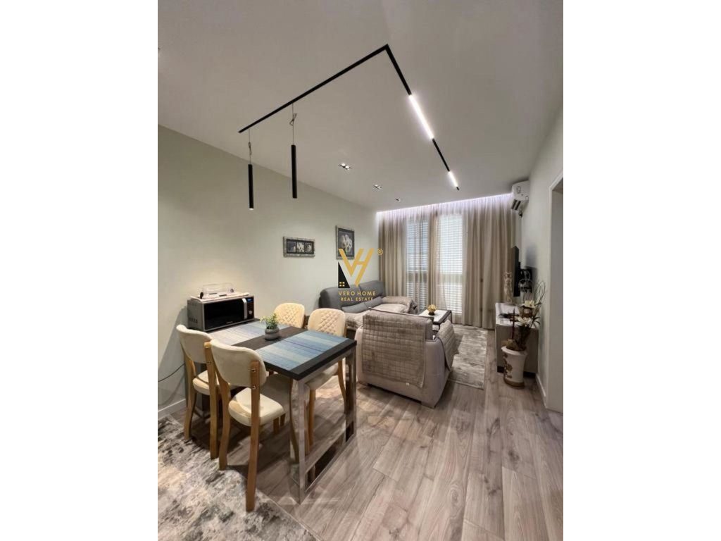JEPET APARTAMENT 1+1+BLK ME QERA NE QENDER 870 EURO