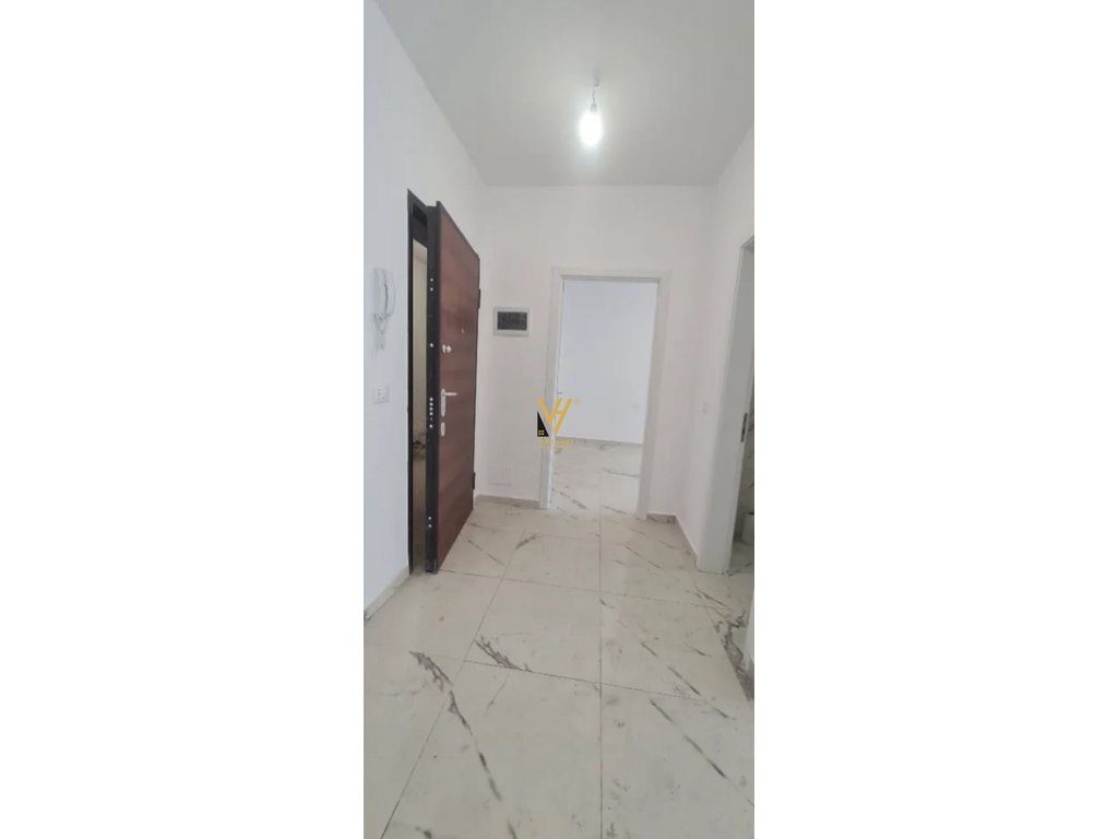 JEPET ZYRE 79 M2 ME QIRA TE RRUGA DRITAN HOXHA 45.000 LEKE 4