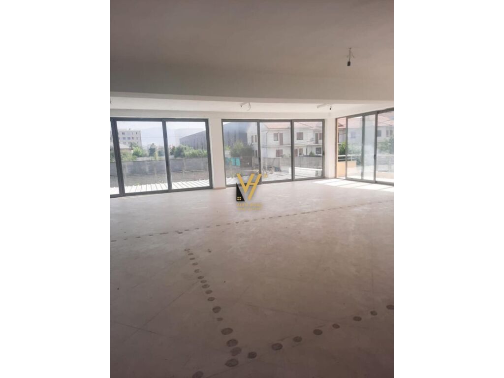 Jepet zyre me qera te Casa Italia 200m2