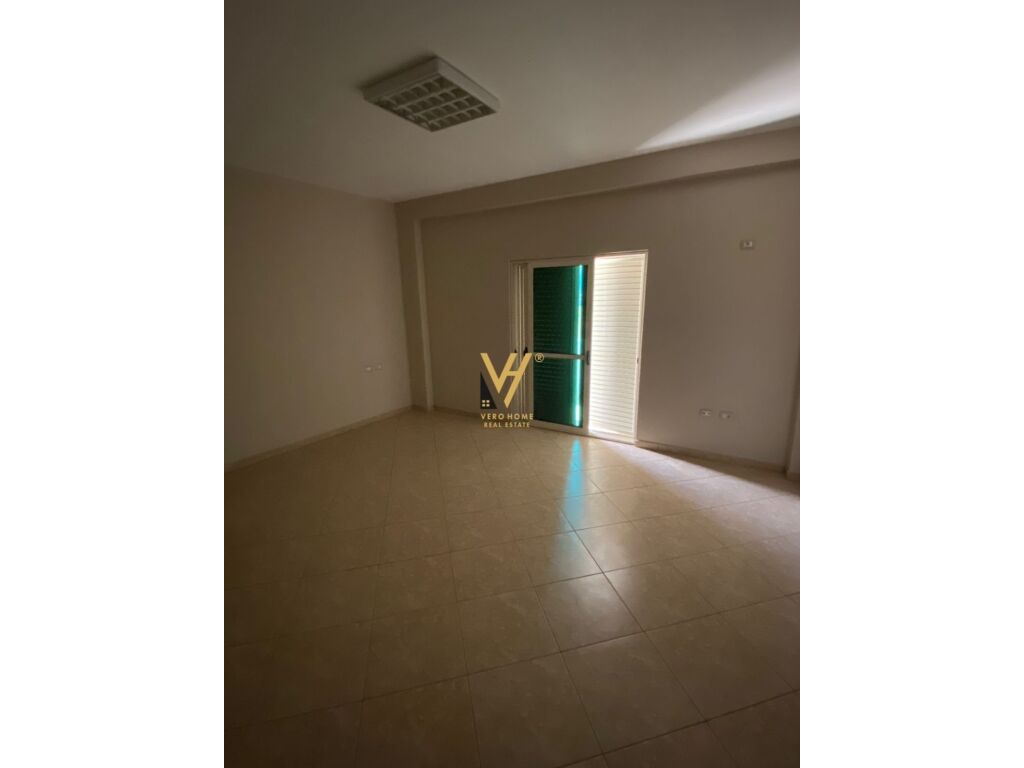 Jepet Zyre me qera ne Selite 230 m2 4
