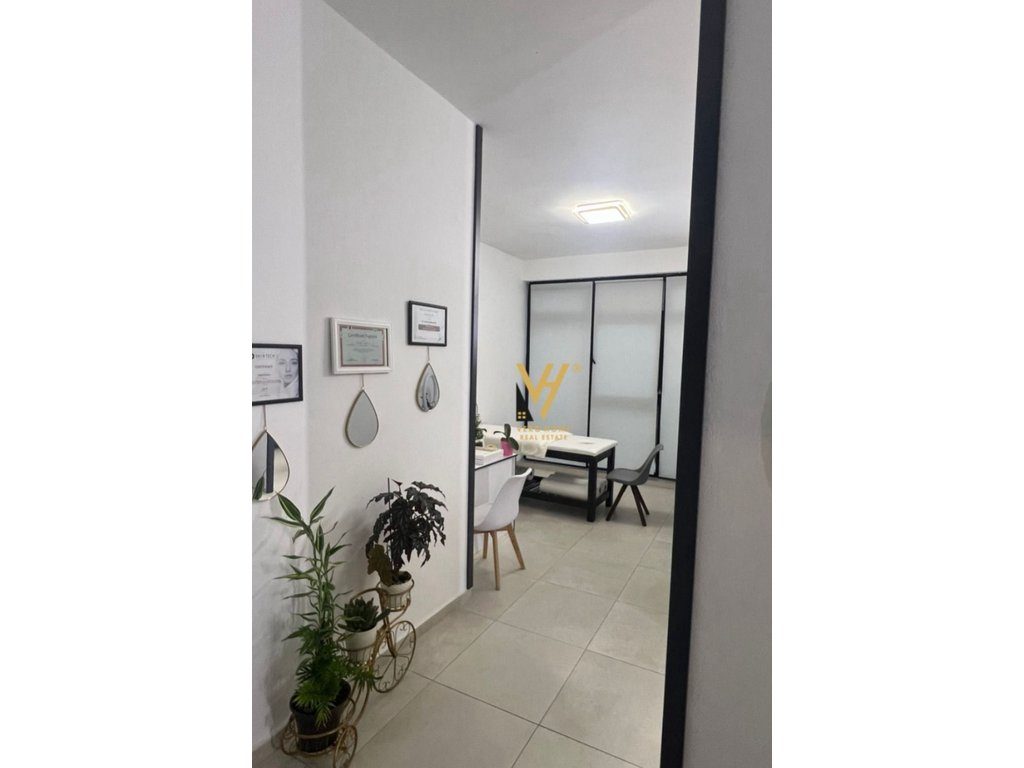 JEPET AMBIENT BIZNESI 60 M2 ME QERA TE ISH PARKU 50.000 LEKE 1