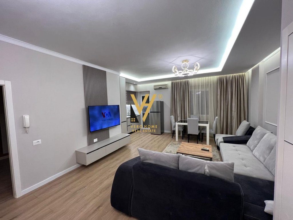 JEPET APARTAMENT 2+1 ME QERA TE KODRA E DIELLIT 1- 60.000 LEKE 2