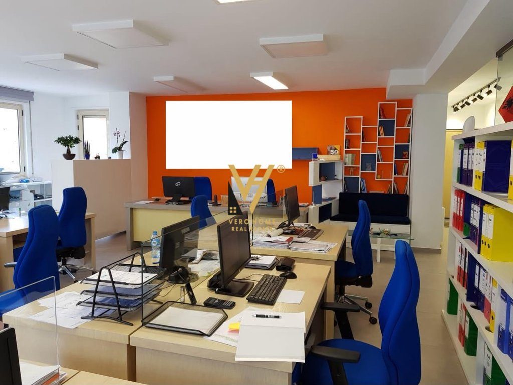 JEPET ZYRE 120 M2 ME QIRA TE KOMUNA E PARISIT 1.800 EURO 3