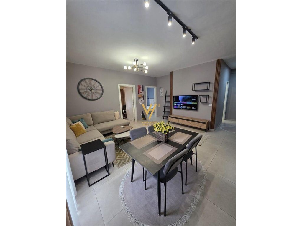 JEPET APARTAMENT 2+1+2+BLK ME QERA TE KOPSHTI BOTANIK 900 EURO 2