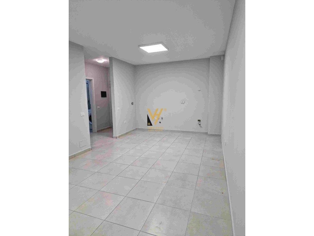 JEPET ZYRE 50 M2 ME QERA TE MANGALEMI, 21 DHJETORI 40.000 LEKE 2