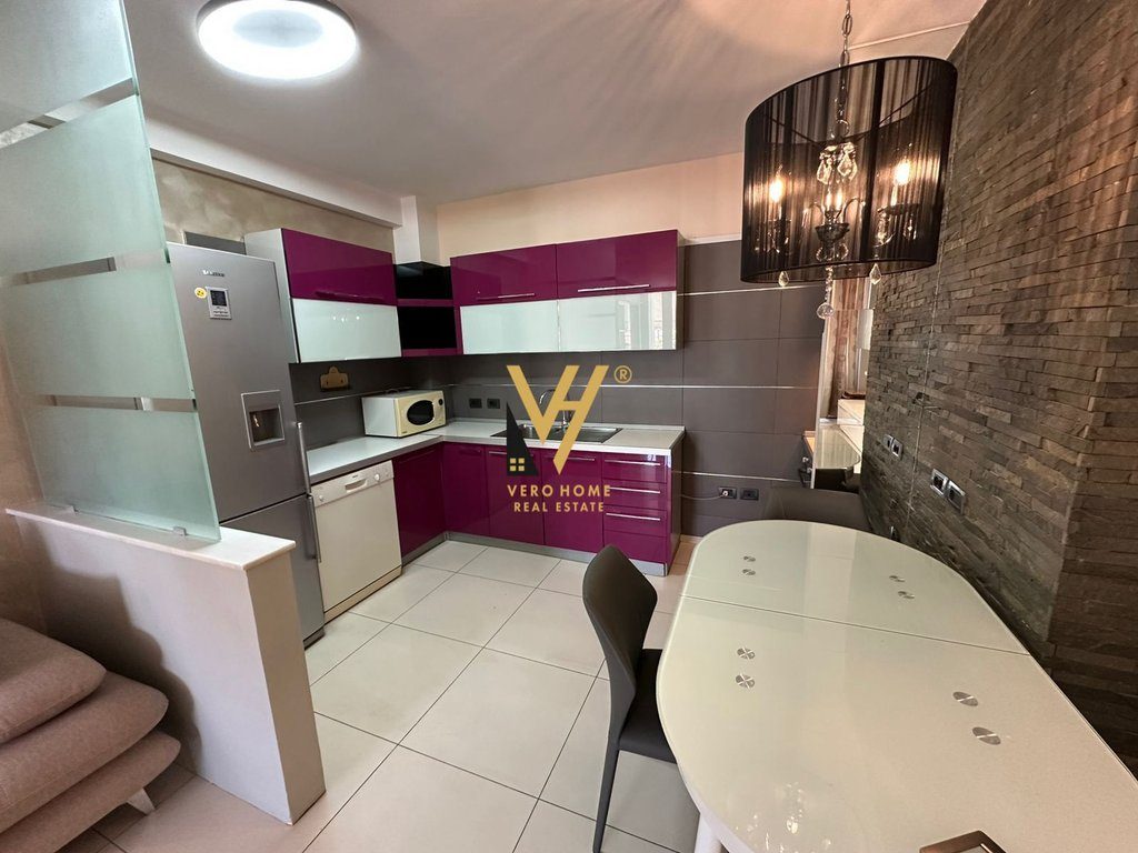 JEPET APARTAMENT 3+1 ME QIRA TE PAZARI I RI 70.000 LEKE 3