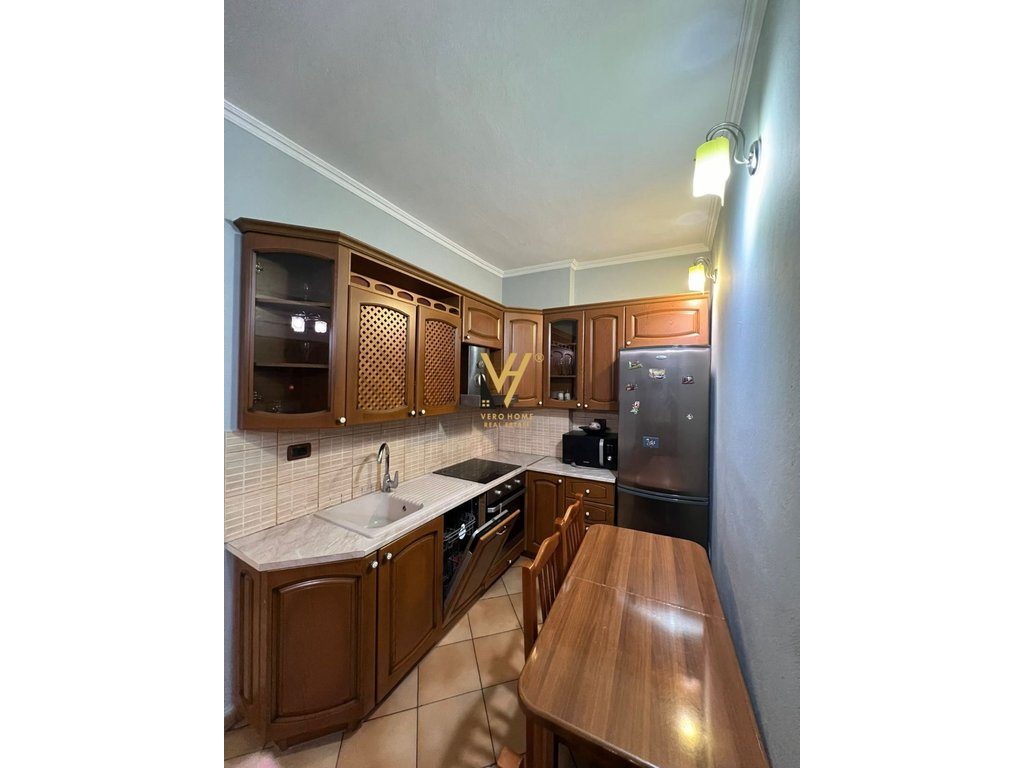 JEPET APARTAMENT 3+1+2 ME QERA TE KOMUNA E PARISIT 65.000 LEKE 2
