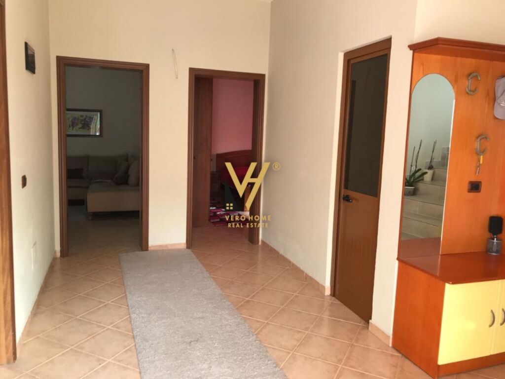 Shitet vile te Kodra e Priftit 223 m2