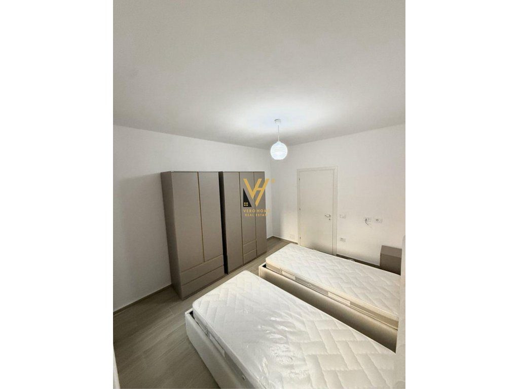 JEPET APARTAMENT 2+1+2+BLK ME QERA TE UNAZA E RE 700 EURO 4