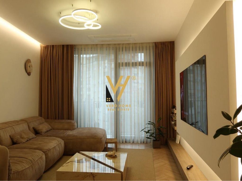 SHITET APARTAMENT 3+1+BLK TE RRUGA E KOSOVAREVE 700.000 EURO