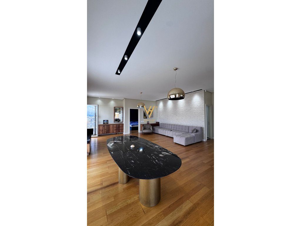 JEPET APARTAMENT 2+1+2+BLK TE KOPSHTI BOTANIK 1.800 EURO