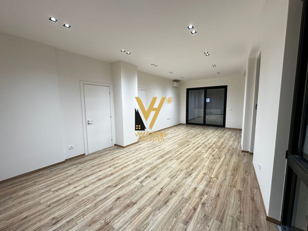 JEPET AMBIENT BIZNESI 95 M2 ME QERA TE RRUGA E ELBASANIT 1.300 EURO 3