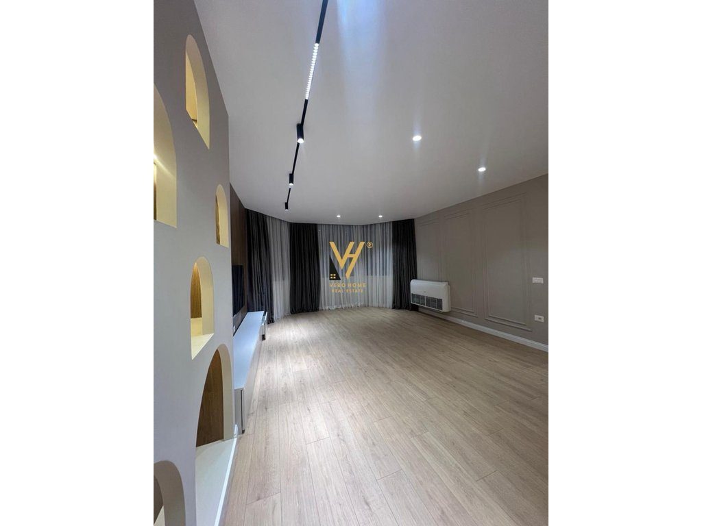 JEPET APARTAMENT 3+1+2+3BLK ME QIRA TE RRUGA E KOSOVAREVE 2.500 EURO