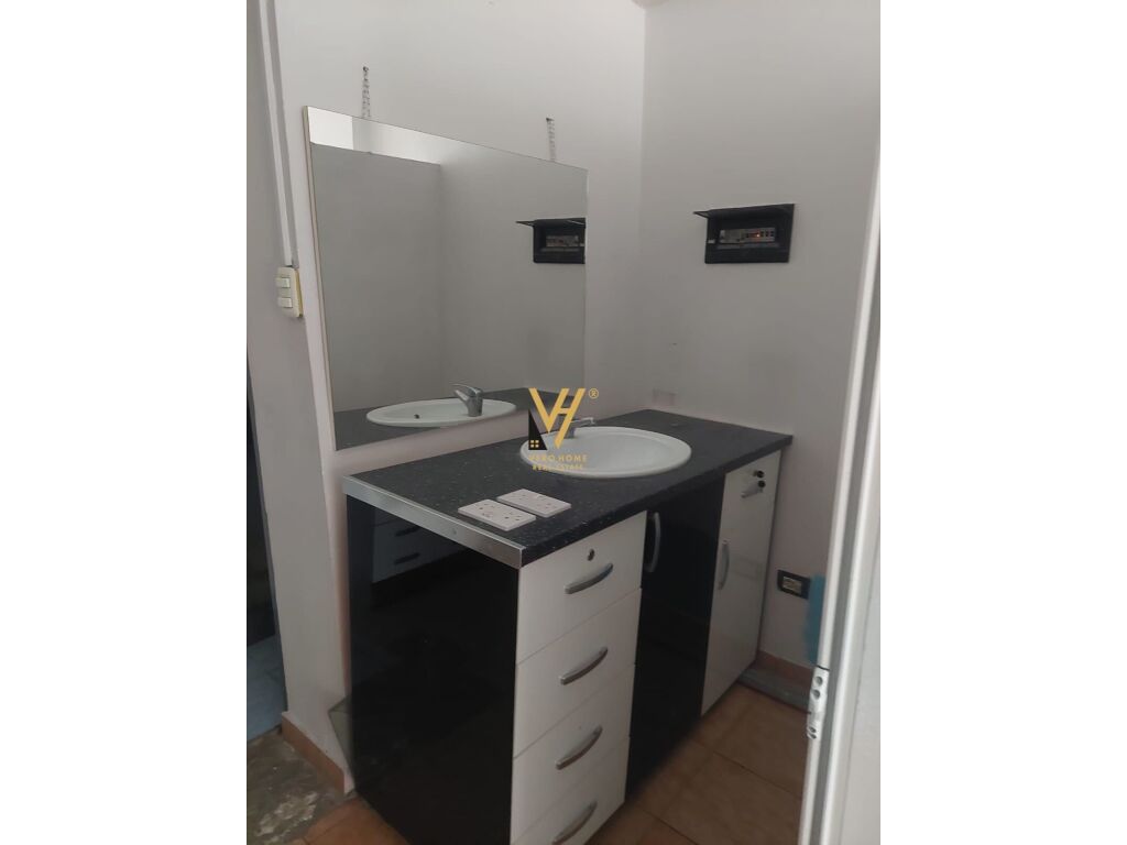 Jepet Zyre me qera te Ish Ministria e Jashtme 37 m2