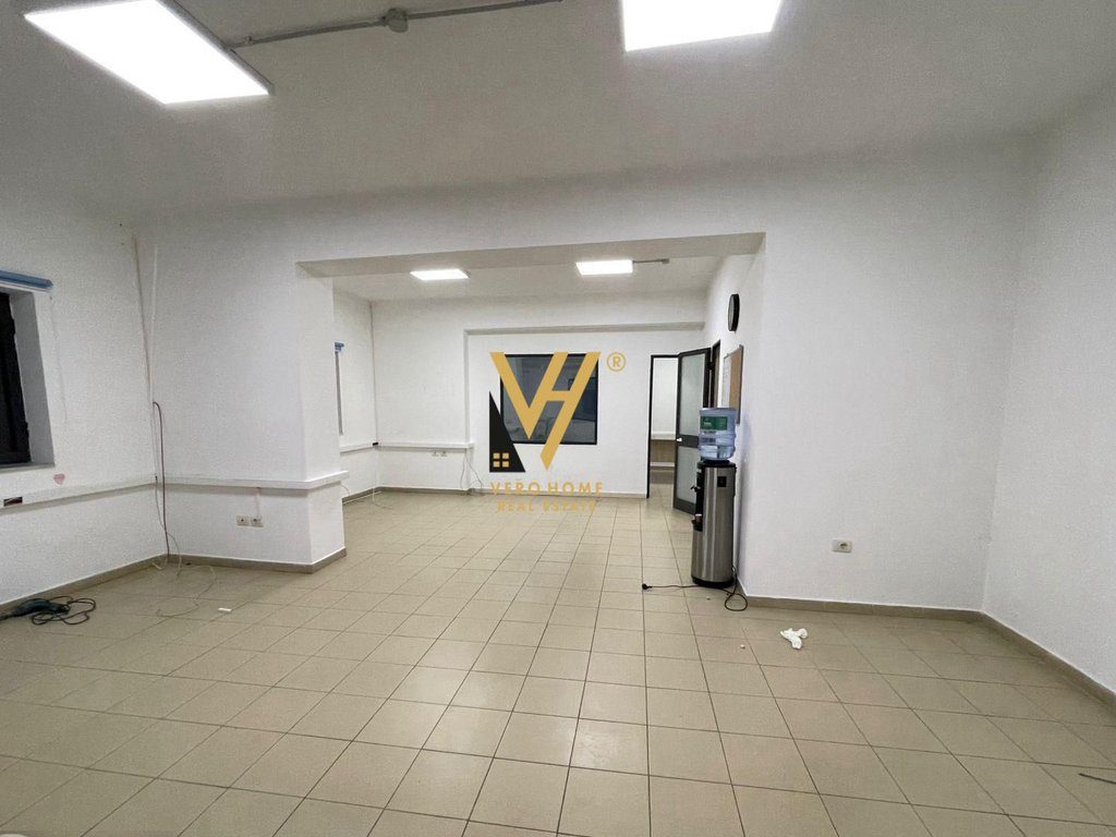 JEPET AMBIENT 140M2 ME QERA, TE PAZARI I RI 900 EURO 4
