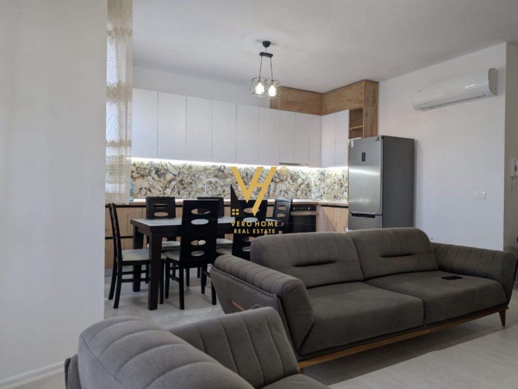 JEPET APARTAMENT 2+1+BLK ME QERA TE UNAZA E RE 700 EURO 3