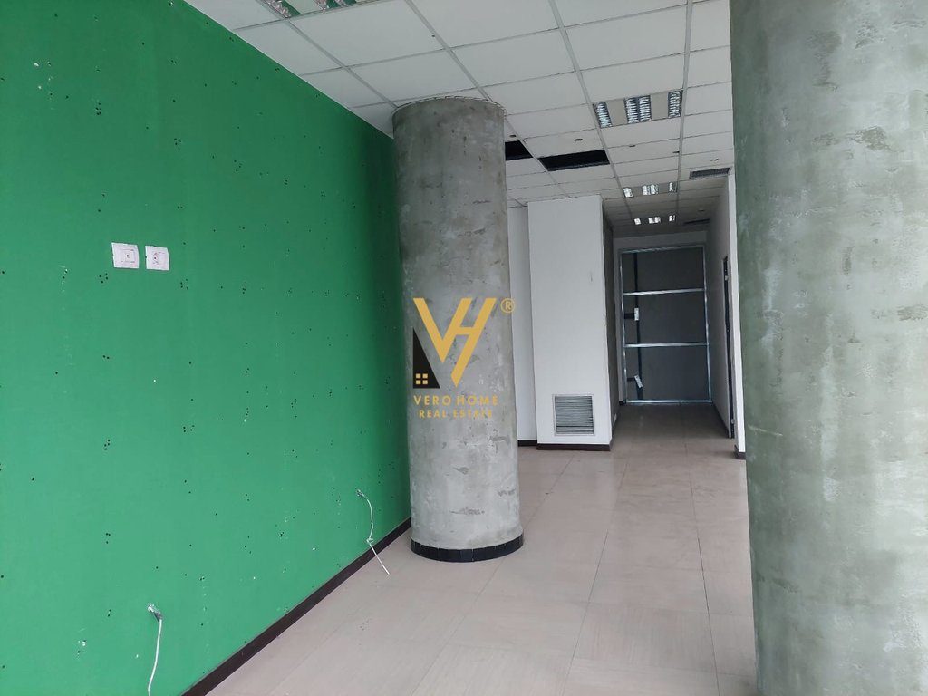 SHITET ZYRE 210 M2 TE RRUGA E KAVAJES 650.000 EURO