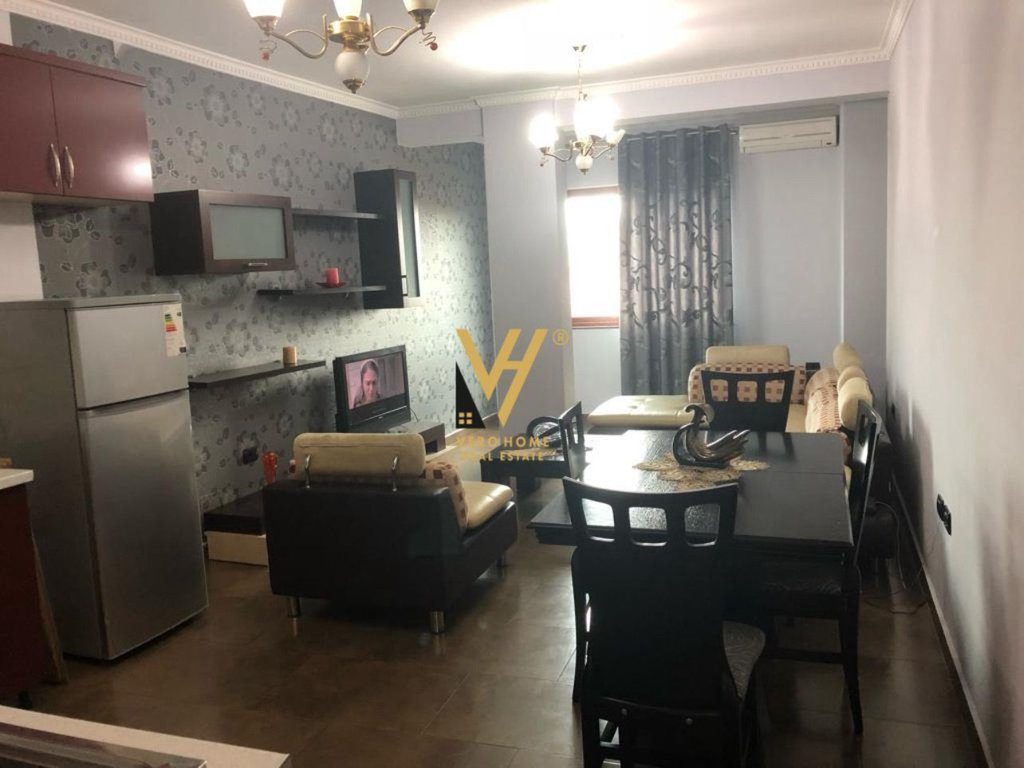 JEPET APARTAMENT 2+1 ME QIRA TE RRUGA E DIBRES 65.000 LEKE
