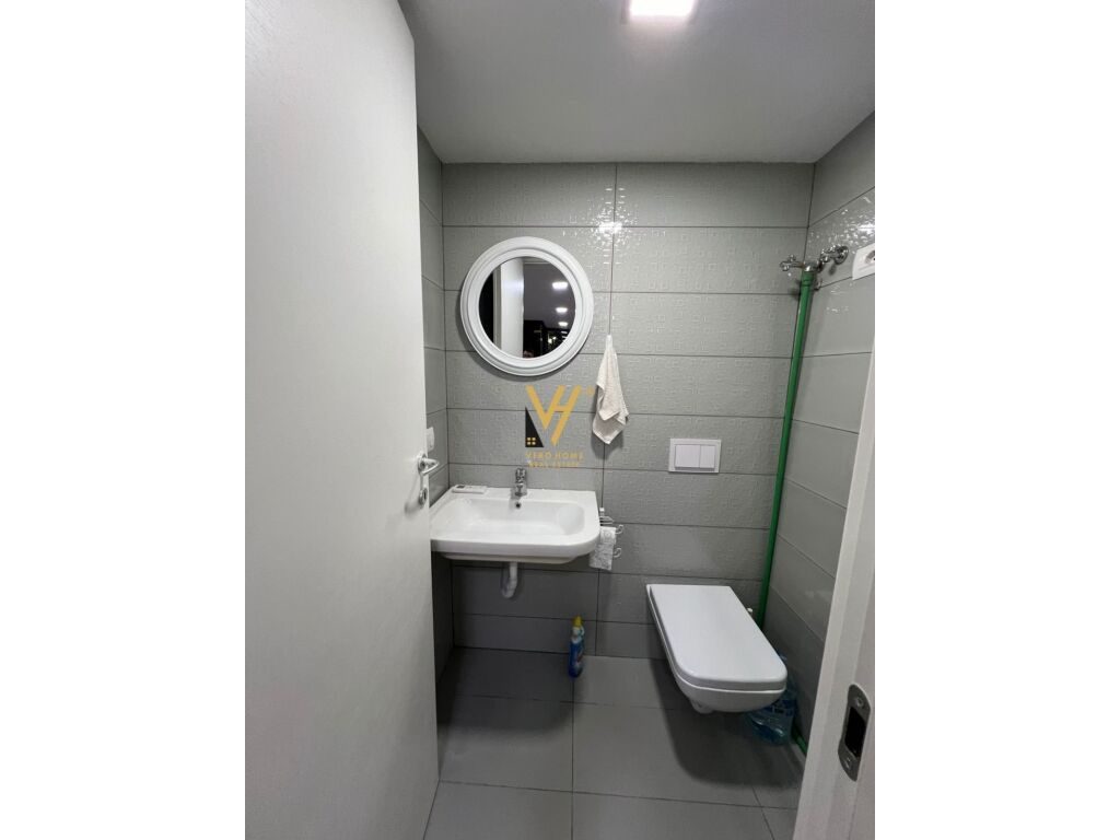 Jepet Dyqan Duplex me qera te Stadiumi Dinamo 43 m2 2