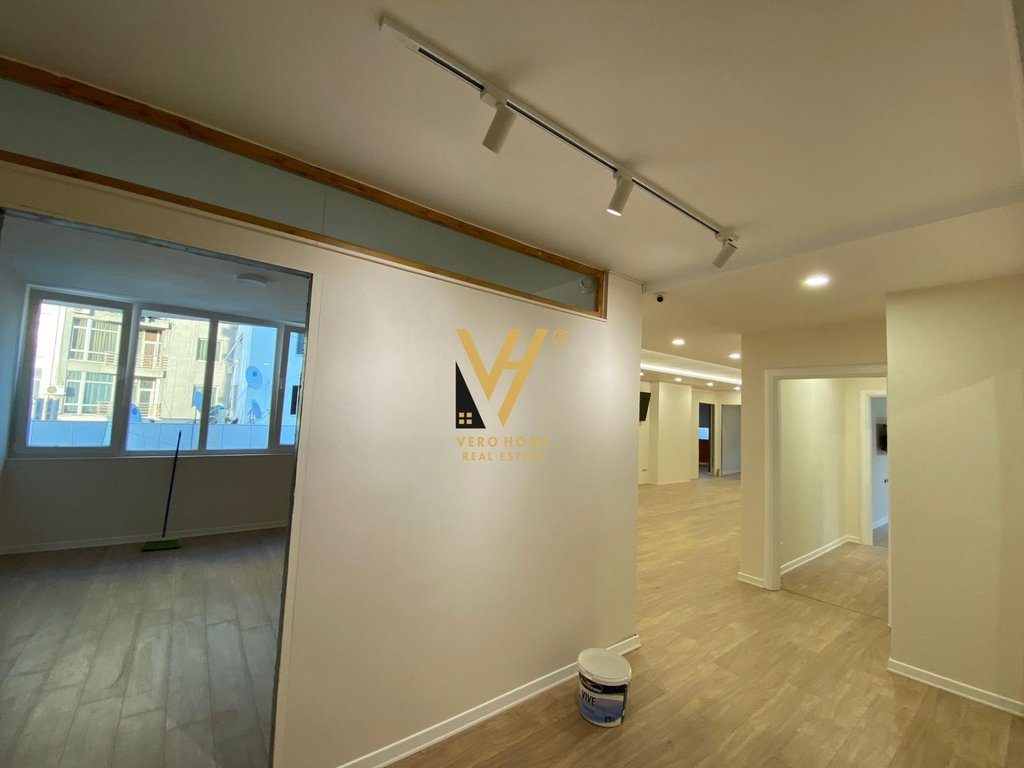 JEPET ZYRE 180 M2 ME QERA TE RRUGA E KAVAJES 1.850 EURO 2