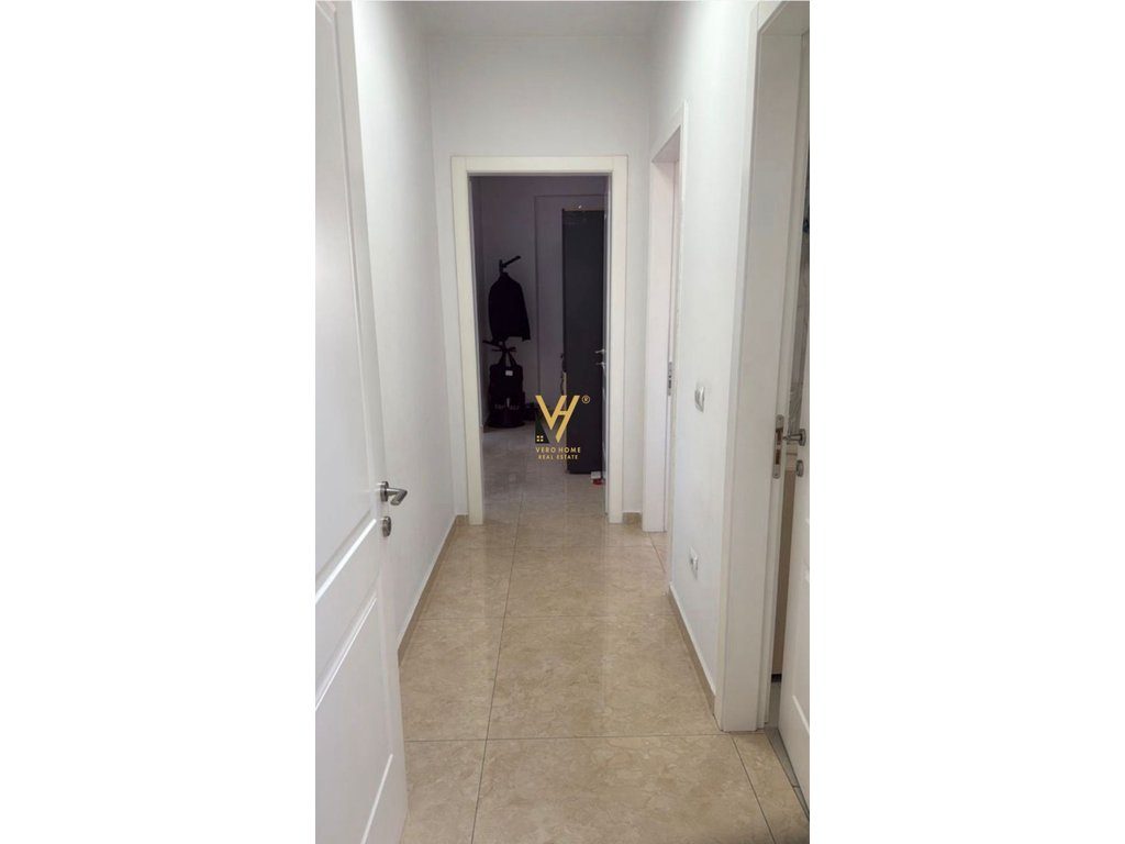 JEPET ZYRE 105 M2 ME QIRA TE TREGU CAM 1.400 EURO 4