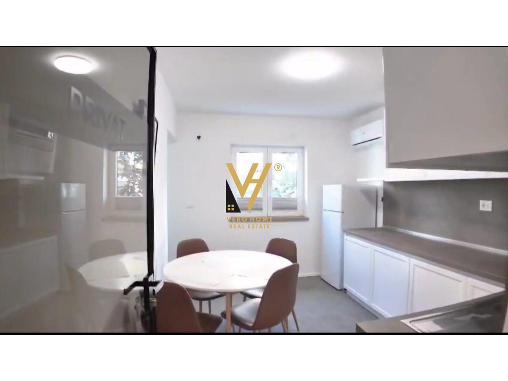 JEPET ZYRE 130 M2 ME QERA TE RRUGA E DURRESIT 2.000 EURO 2
