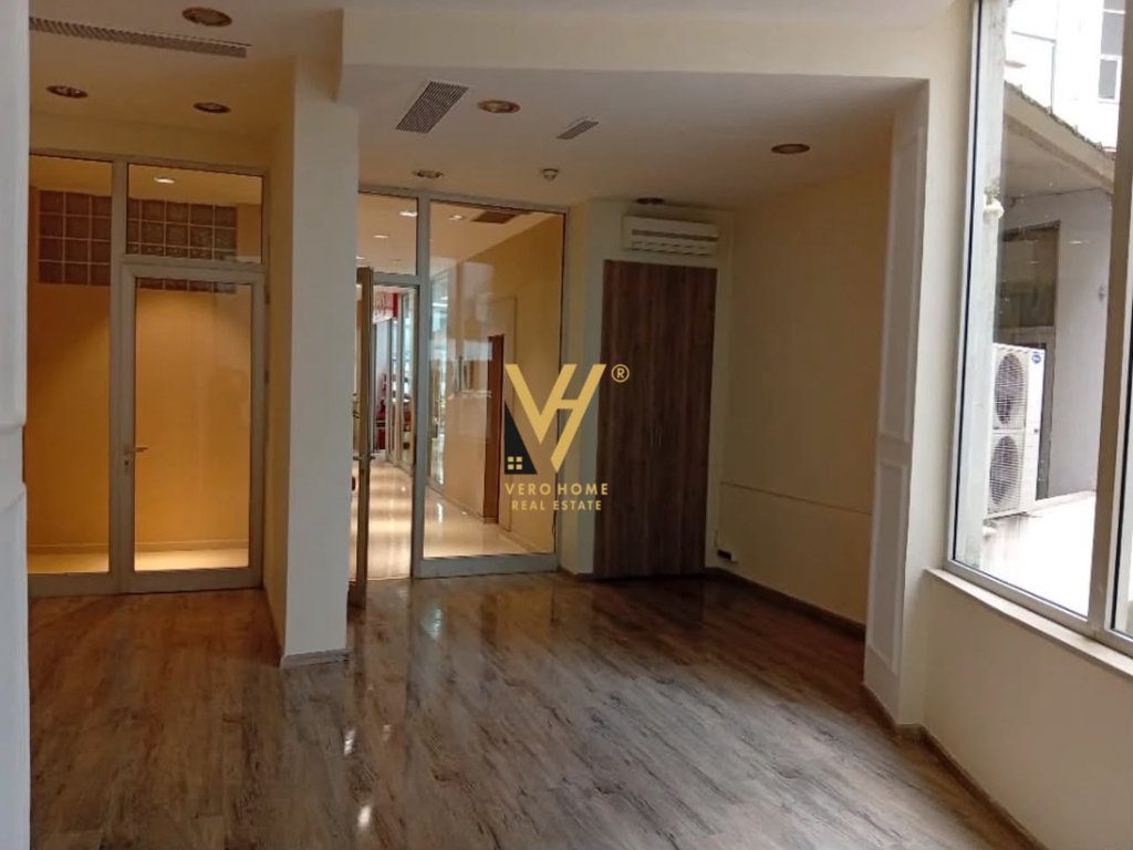 SHITET AMBIENT BIZNESI 34 M2 TE MYSLYM SHYRI 165.000 EURO 2