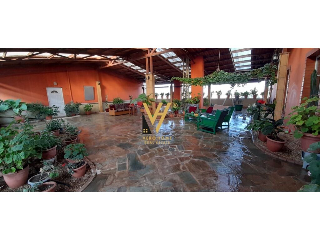 Shitet Apartament duplex 4+1+3 ne Korce 255 m2 3